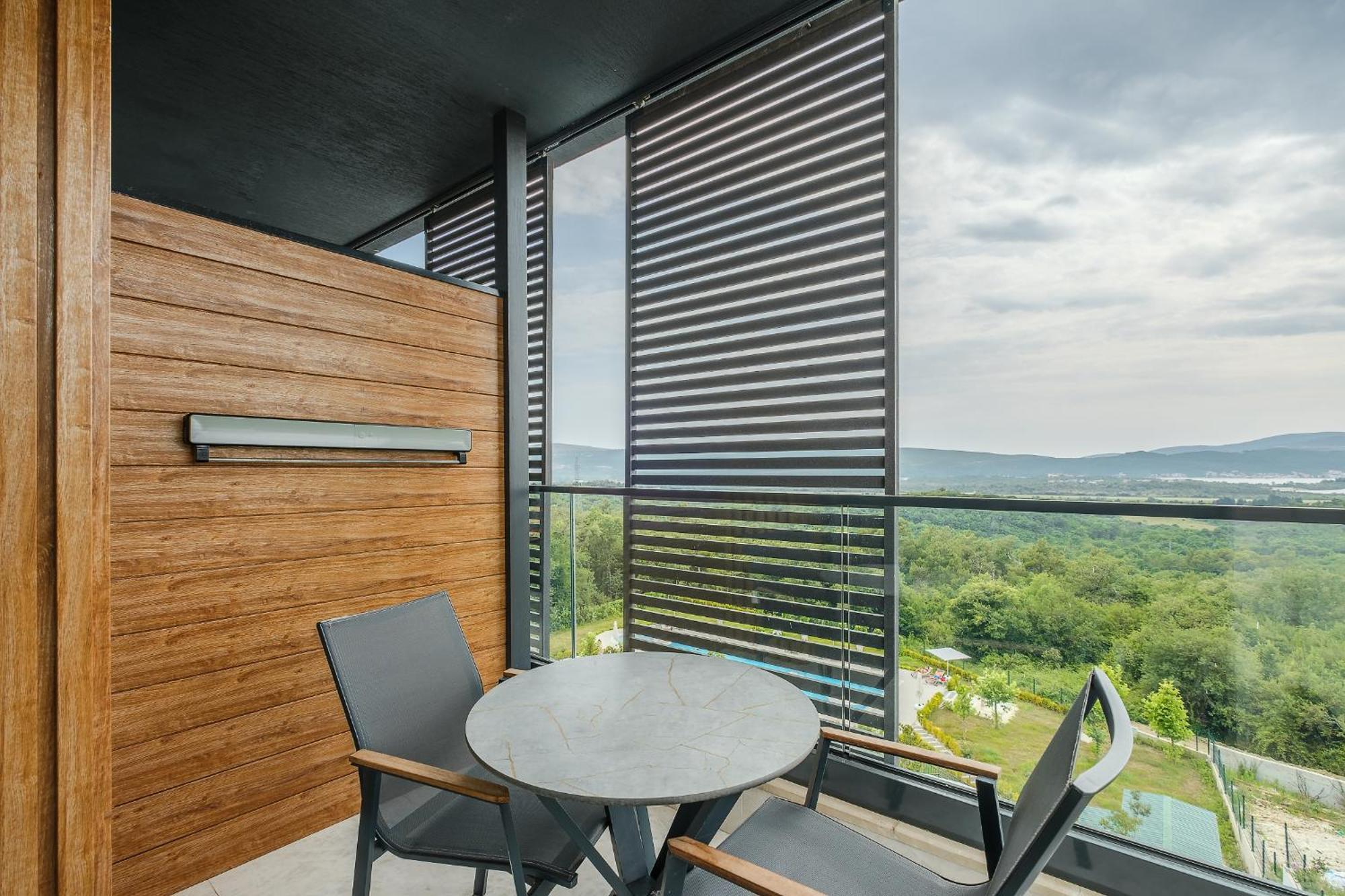 Montenegro Lodge Kavac Room photo Balcony of a suite