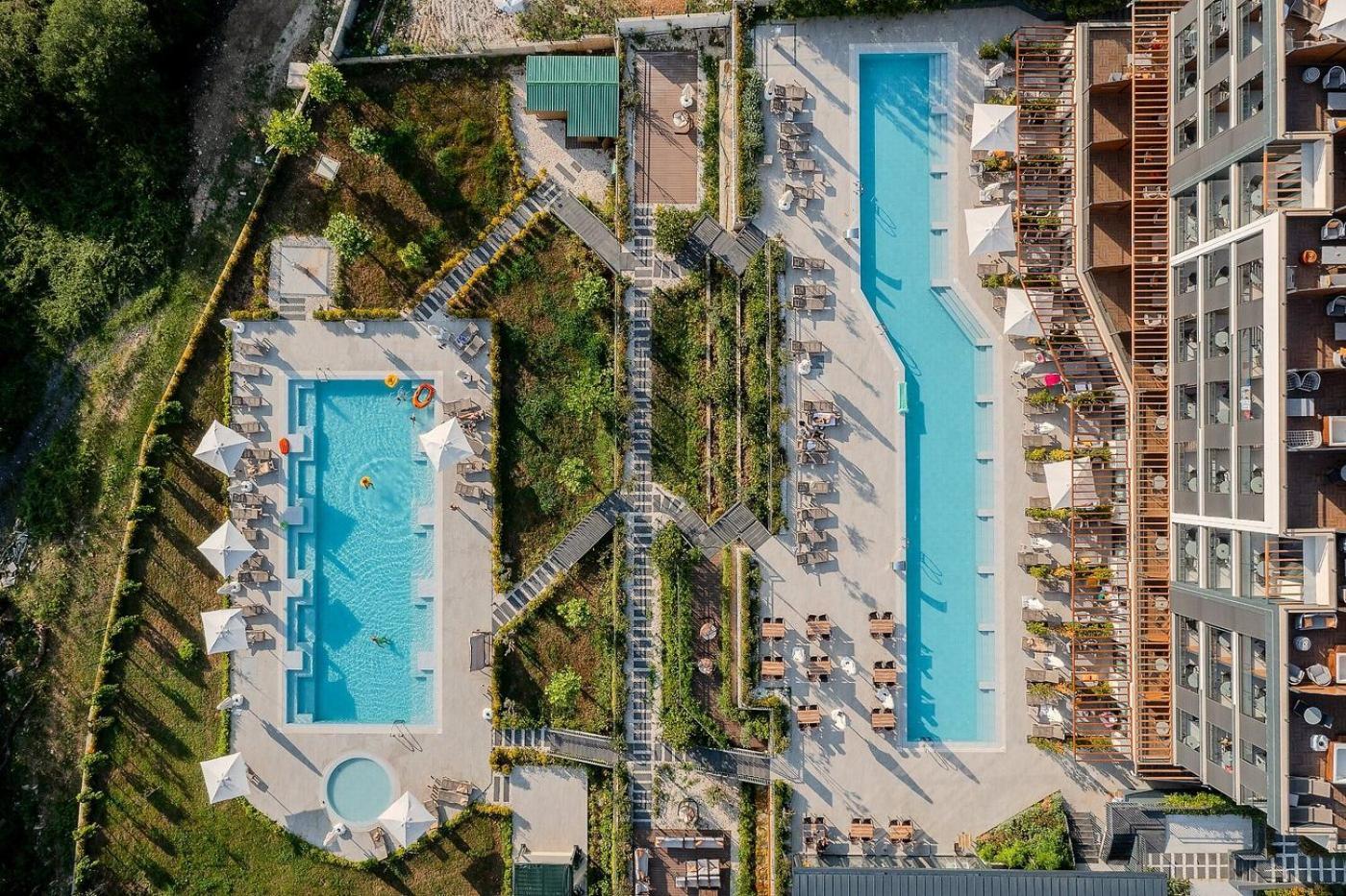 Montenegro Lodge Kavac Exterior photo Aerial view of the hotel